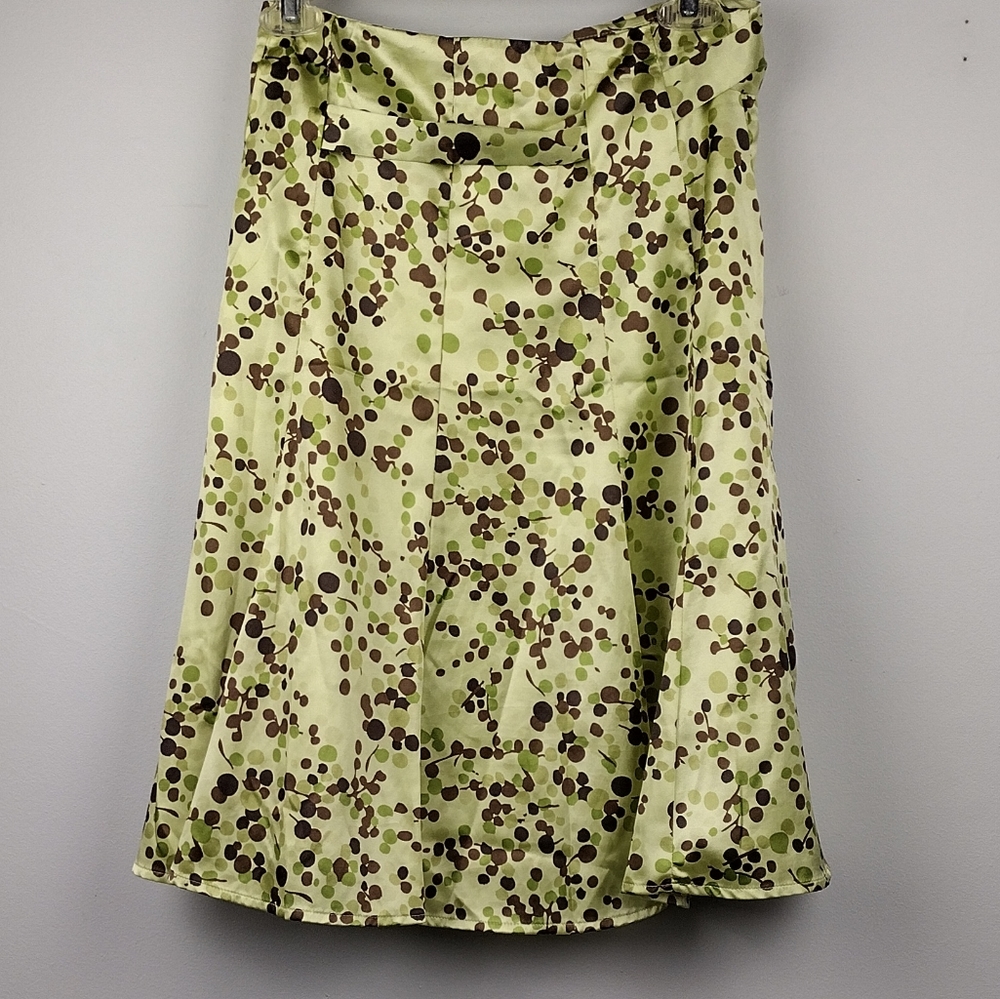 Iridescent Green Berry Pattern Skirt - Picture 2 of 5